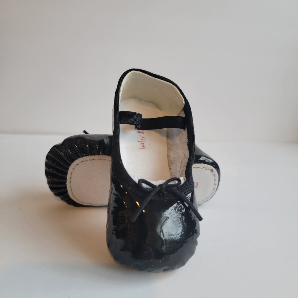 BLOCH BABY GIRLS BALLET SLIPPERS.  NEW size 21 in black patent leather gorgeous